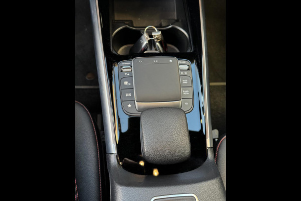 Mercedes-Benz EQA 250 AMG Edition 1 67 kWh - AUTOMAAT I Navigatie I Leer I Sport pakket I PDC I LED I Achteruitrij Camera