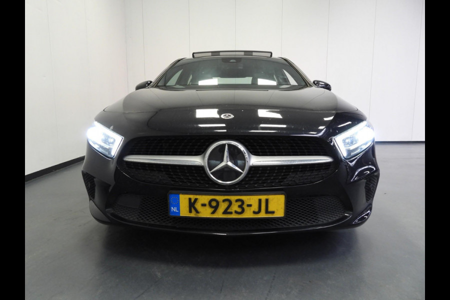 Mercedes-Benz A-Klasse A180 Premium Plus LEER/SCHUIFDAK/SFEER/BURMESTER/17"LMV!