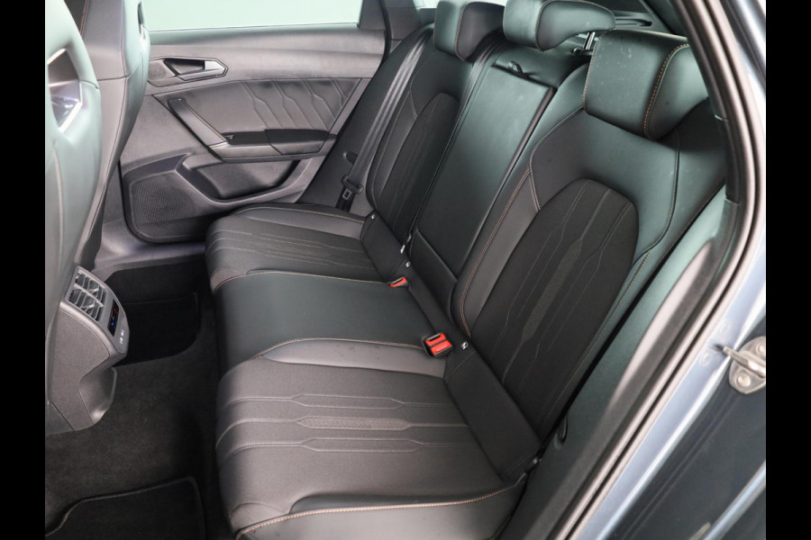 CUPRA Leon Sportstourer 1.4 TSI eHybrid PHEV FR Business Intense 204 pk Automaat (DSG) | Navigatie | Parkeersensoren achter | Autom. airco (3 zones) | Stoelverwarming | Keyless |
