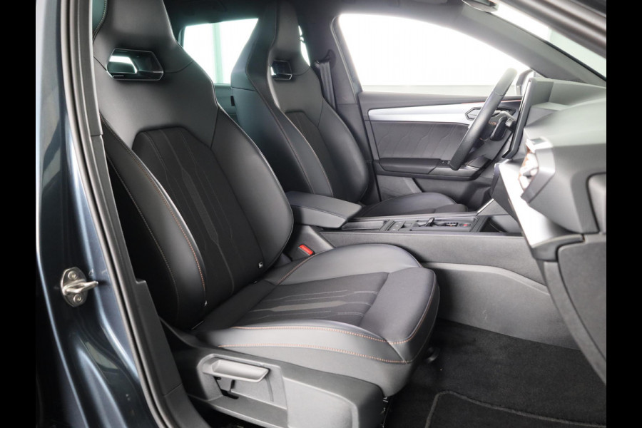 CUPRA Leon Sportstourer 1.4 TSI eHybrid PHEV FR Business Intense 204 pk Automaat (DSG) | Navigatie | Parkeersensoren achter | Autom. airco (3 zones) | Stoelverwarming | Keyless |
