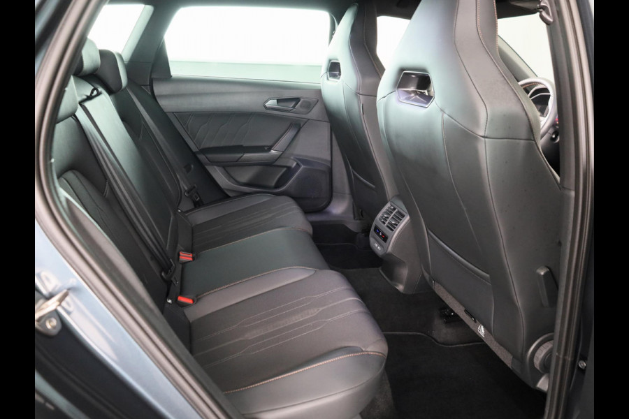 CUPRA Leon Sportstourer 1.4 TSI eHybrid PHEV FR Business Intense 204 pk Automaat (DSG) | Navigatie | Parkeersensoren achter | Autom. airco (3 zones) | Stoelverwarming | Keyless |