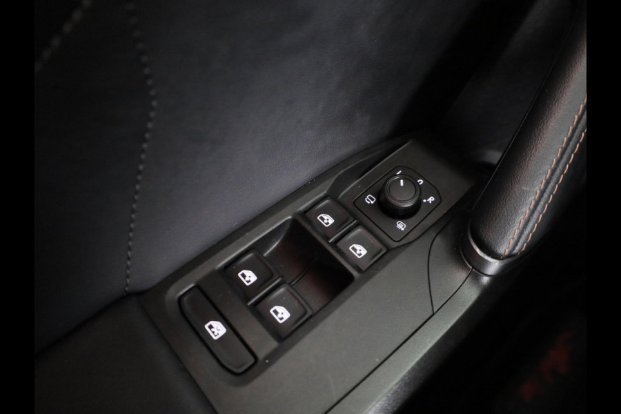 CUPRA Leon Sportstourer 1.4 TSI eHybrid PHEV FR Business Intense 204 pk Automaat (DSG) | Navigatie | Parkeersensoren achter | Autom. airco (3 zones) | Stoelverwarming | Keyless |