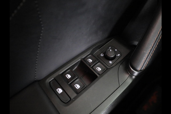 CUPRA Leon Sportstourer 1.4 TSI eHybrid PHEV FR Business Intense 204 pk Automaat (DSG) | Navigatie | Parkeersensoren achter | Autom. airco (3 zones) | Stoelverwarming | Keyless |