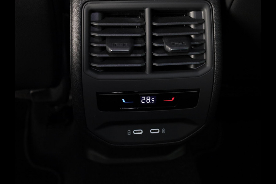 CUPRA Leon Sportstourer 1.4 TSI eHybrid PHEV FR Business Intense 204 pk Automaat (DSG) | Navigatie | Parkeersensoren achter | Autom. airco (3 zones) | Stoelverwarming | Keyless |