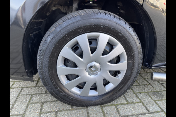 Renault Trafic 2.0 dCi 120pk T29 L2H1 Work Edition / vaste prijs rijklaar € 17.950 ex btw / euro 6 / bpm vrij / lease vanaf € 302 / imperial / trekhaak / camera / airco / cruise control