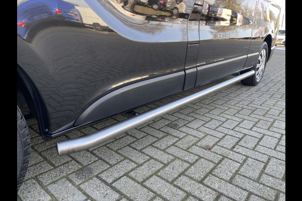 Renault Trafic 2.0 dCi 120pk T29 L2H1 Work Edition / vaste prijs rijklaar € 17.950 ex btw / euro 6 / bpm vrij / lease vanaf € 302 / imperial / trekhaak / camera / airco / cruise control