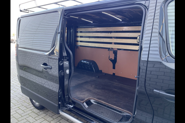 Renault Trafic 2.0 dCi 120pk T29 L2H1 Work Edition / vaste prijs rijklaar € 17.950 ex btw / euro 6 / bpm vrij / lease vanaf € 302 / imperial / trekhaak / camera / airco / cruise control