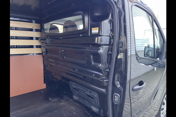 Renault Trafic 2.0 dCi 120pk T29 L2H1 Work Edition / vaste prijs rijklaar € 17.950 ex btw / euro 6 / bpm vrij / lease vanaf € 302 / imperial / trekhaak / camera / airco / cruise control