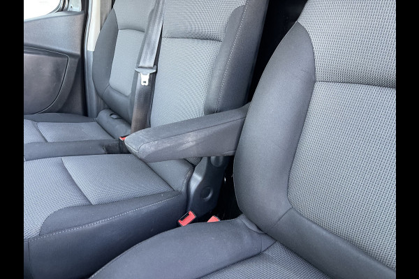 Renault Trafic 2.0 dCi 120pk T29 L2H1 Work Edition / vaste prijs rijklaar € 17.950 ex btw / euro 6 / bpm vrij / lease vanaf € 302 / imperial / trekhaak / camera / airco / cruise control