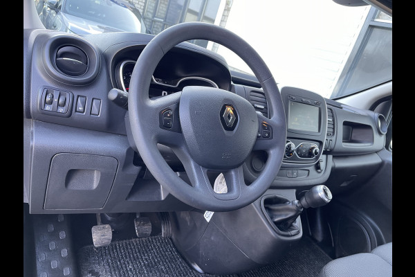 Renault Trafic 2.0 dCi 120pk T29 L2H1 Work Edition / vaste prijs rijklaar € 17.950 ex btw / euro 6 / bpm vrij / lease vanaf € 302 / imperial / trekhaak / camera / airco / cruise control
