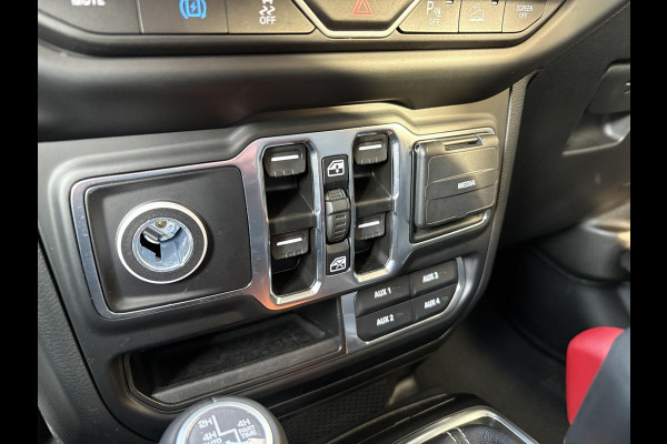 Jeep Wrangler Unlimited 4xe 380pk Sahara PHEV | Leder | Stoel- & Stuurverwarming | Navigatie | Afneembaar Dak |