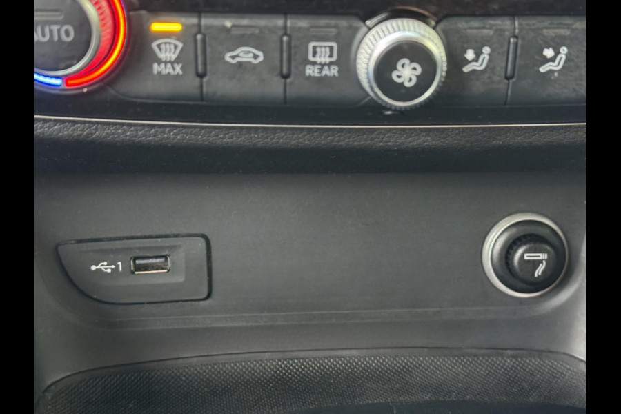 Audi A3 Sportback 30 TFSI Sport S Line Edition - Navigatie I Airco I Sport interieur & Velgen I PDC I Dealer onderhouden