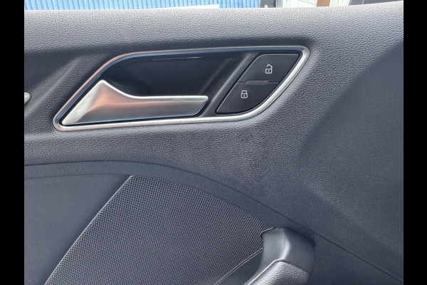 Audi A3 Sportback 30 TFSI Sport S Line Edition - Navigatie I Airco I Sport interieur & Velgen I PDC I Dealer onderhouden