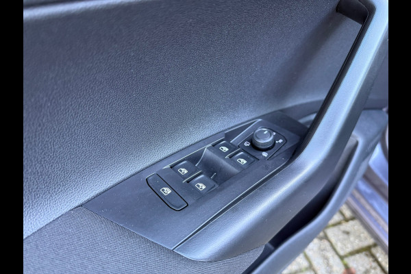 Volkswagen Polo 1.0 TSI Life Business - Automaat - Media Apple/Android - Parkeersensoren - Climate