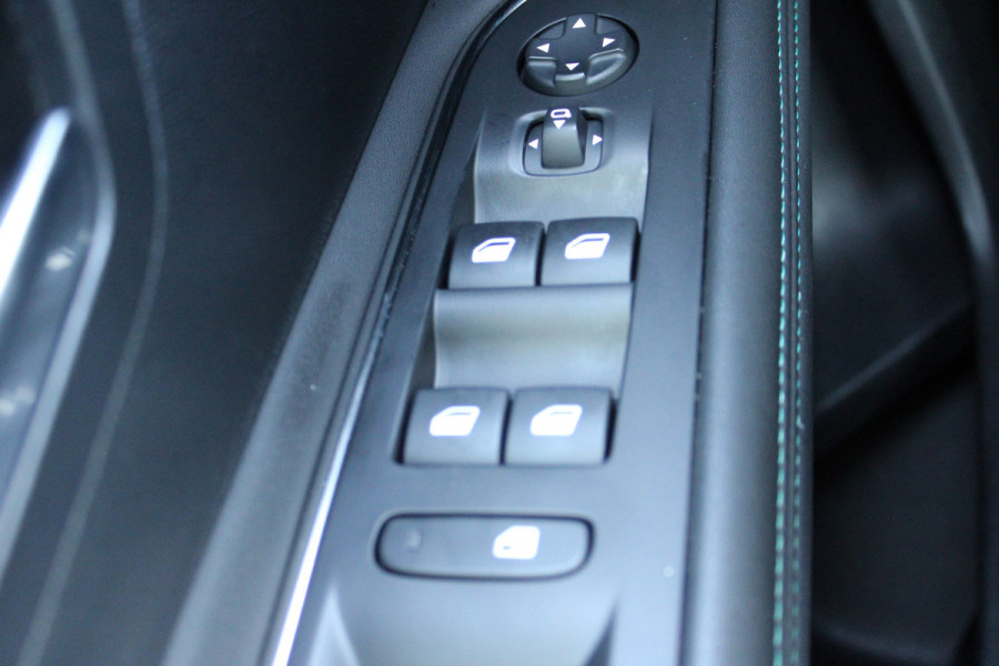 Peugeot 3008 1.6 HYbrid 225 Allure | Navigatie | Cruise control | Stoelverwarming | Led