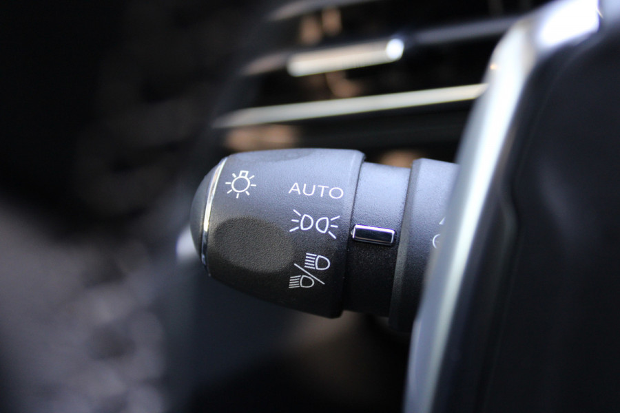 Peugeot 3008 1.6 HYbrid 225 Allure | Navigatie | Cruise control | Stoelverwarming | Led