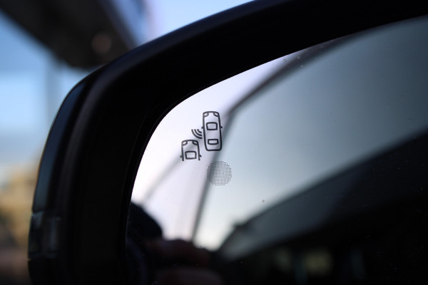 Peugeot 3008 1.6 HYbrid 225 Allure | Navigatie | Cruise control | Stoelverwarming | Led