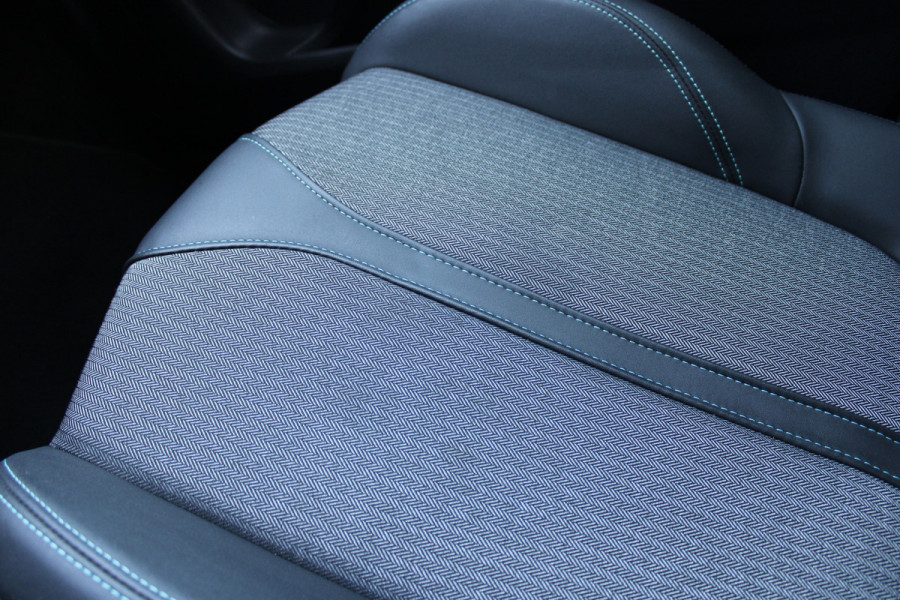 Peugeot 3008 1.6 HYbrid 225 Allure | Navigatie | Cruise control | Stoelverwarming | Led