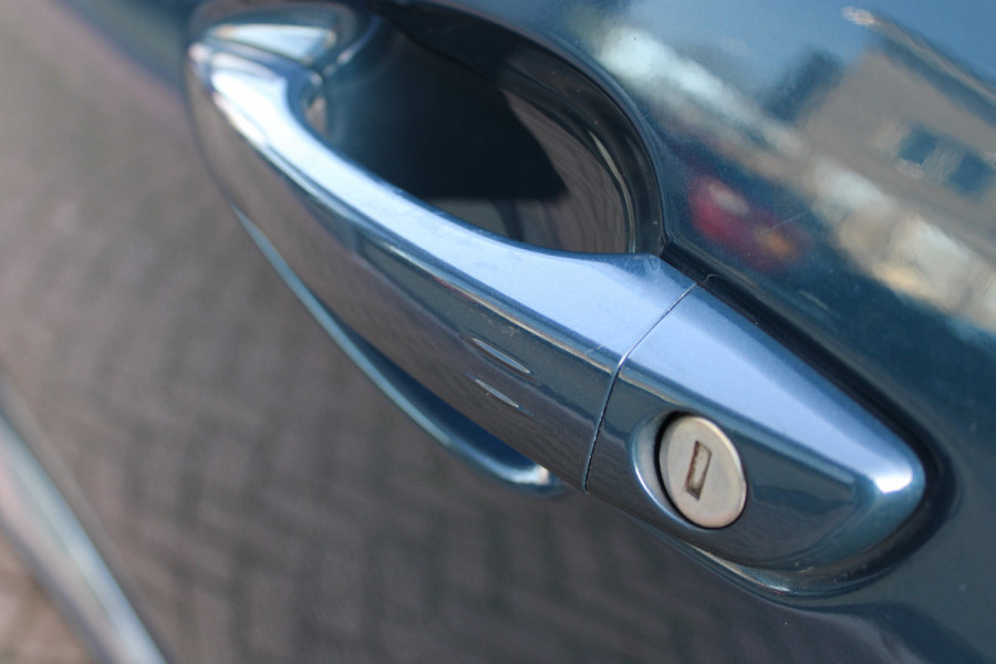 Peugeot 3008 1.6 HYbrid 225 Allure | Navigatie | Cruise control | Stoelverwarming | Led