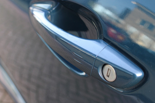 Peugeot 3008 1.6 HYbrid 225 Allure | Navigatie | Cruise control | Stoelverwarming | Led