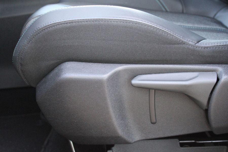 Peugeot 3008 1.6 HYbrid 225 Allure | Navigatie | Cruise control | Stoelverwarming | Led