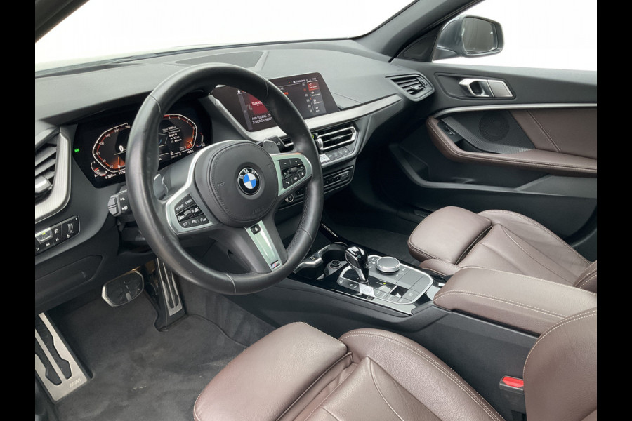 BMW 1-serie 120i M-Sport Automaat Pano.dak Leer Stoel/Stuurverw HUD Carplay Stoelverw Led VOL!