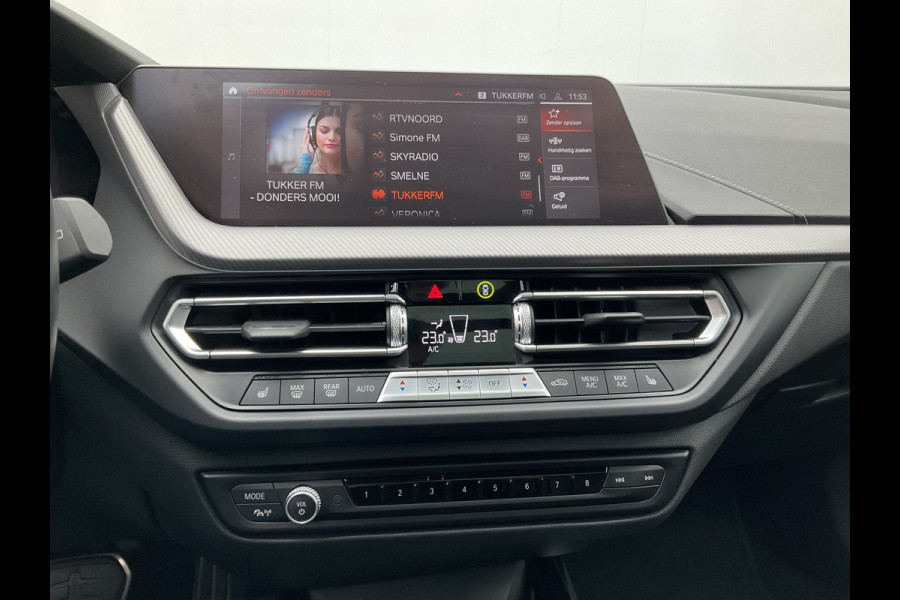 BMW 1-serie 120i M-Sport Automaat Pano.dak Leer Stoel/Stuurverw HUD Carplay Stoelverw Led VOL!