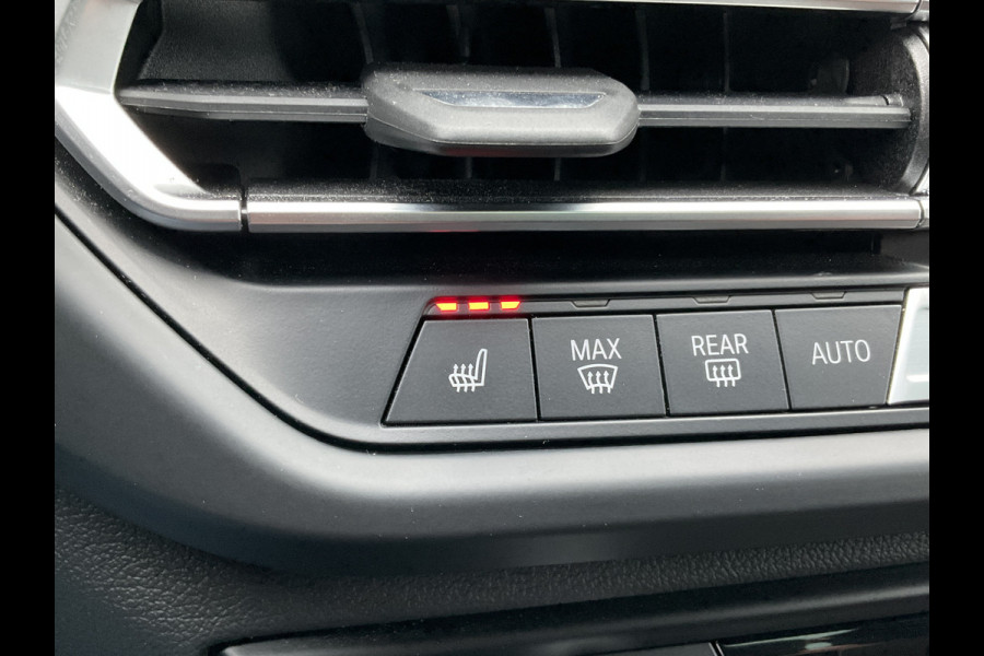 BMW 1-serie 120i M-Sport Automaat Pano.dak Leer Stoel/Stuurverw HUD Carplay Stoelverw Led VOL!