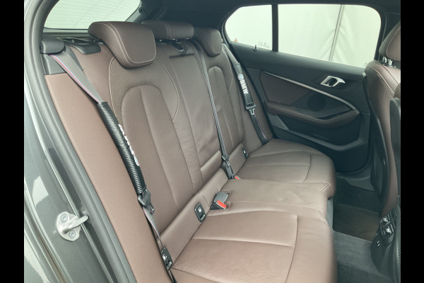 BMW 1-serie 120i M-Sport Automaat Pano.dak Leer Stoel/Stuurverw HUD Carplay Stoelverw Led VOL!