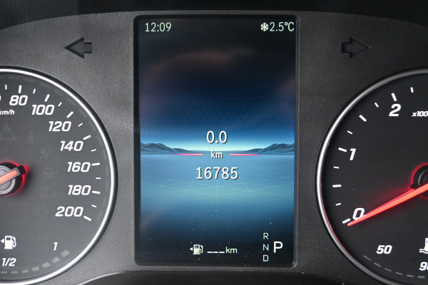 Mercedes-Benz Sprinter 317 CDI L2H2 Pro LED, Geveerde stoel, Navigatie met camera