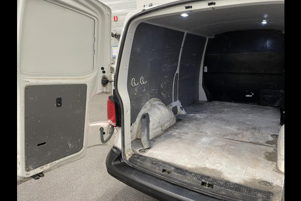 Volkswagen Transporter 2.0 TDI L2H1 110PK T6.1 Airco Cruise Control Apple CarPlay/MirrorLink Trekhaak
