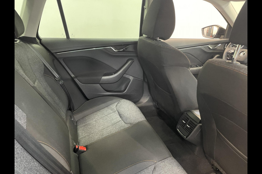Škoda Kamiq 1.0 TSI Clever Aut Business Pakket Rijassisent Inductielader Navi Apple Carplay Amundsen Speakers Adaptieve Led Koplampen