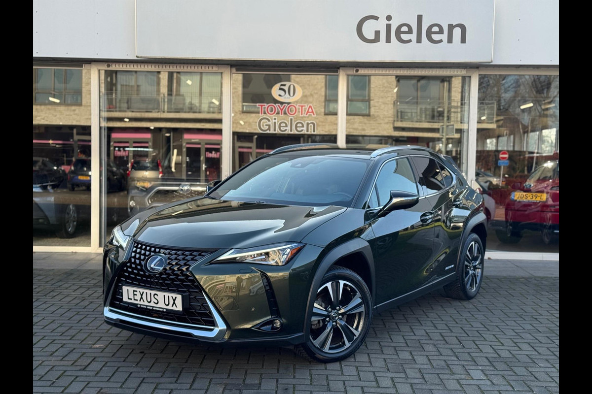 Lexus UX 250h Preference Line | Trekhaak, 18 inch, Keyless, Dodehoekherkenning, Parkeersensoren, Stoel + Stuurverwarming