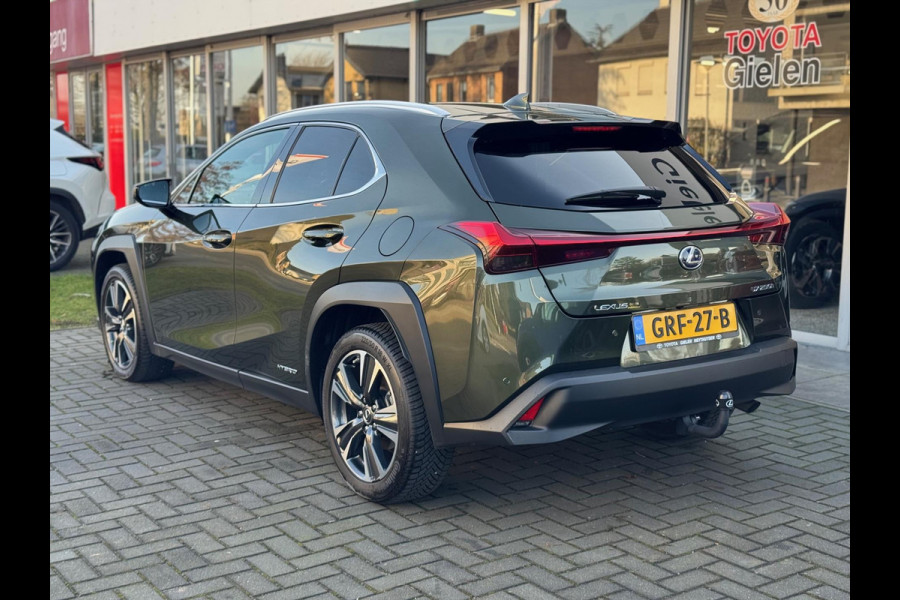 Lexus UX 250h Preference Line | Trekhaak, 18 inch, Keyless, Dodehoekherkenning, Parkeersensoren, Stoel + Stuurverwarming