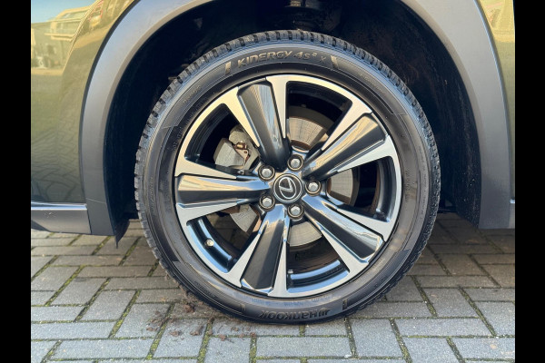 Lexus UX 250h Preference Line | Trekhaak, 18 inch, Keyless, Dodehoekherkenning, Parkeersensoren, Stoel + Stuurverwarming