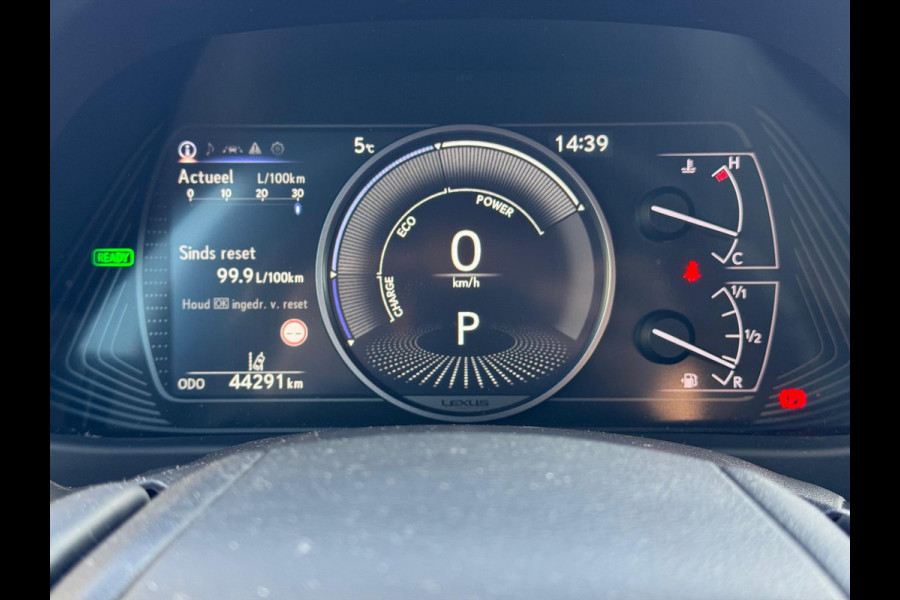 Lexus UX 250h Preference Line | Trekhaak, 18 inch, Keyless, Dodehoekherkenning, Parkeersensoren, Stoel + Stuurverwarming