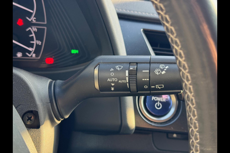 Lexus UX 250h Preference Line | Trekhaak, 18 inch, Keyless, Dodehoekherkenning, Parkeersensoren, Stoel + Stuurverwarming