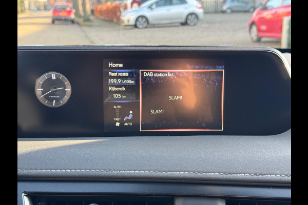 Lexus UX 250h Preference Line | Trekhaak, 18 inch, Keyless, Dodehoekherkenning, Parkeersensoren, Stoel + Stuurverwarming