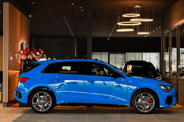 Audi A3 Sportback 45 TFSI e 3x S-Line Competition. Pano, ACC, Keyless, Sfeer, CarPlay!