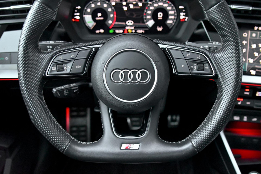 Audi A3 Sportback 45 TFSI e 3x S-Line Competition. Pano, ACC, Keyless, Sfeer, CarPlay!