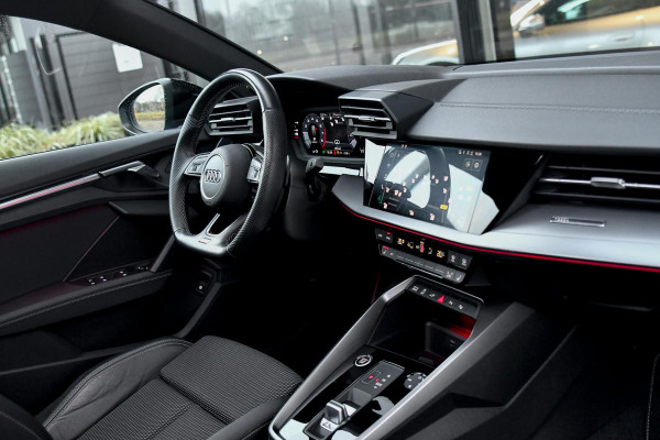 Audi A3 Sportback 45 TFSI e 3x S-Line Competition. Pano, ACC, Keyless, Sfeer, CarPlay!
