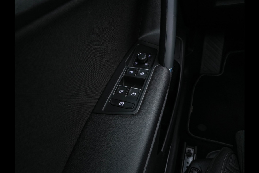 Volkswagen Tiguan Allspace 1.5 TSI R-line Highline Business (7-Pers.) (INCL-BTW) Aut * PANO | NAVI-FULLMAP | XENON | ALCANTARA | HEATED-ERGONOMIC-SPORTSEATS | KEYLESS | PRIVACY-GLASS | CAMERA | DAB | DIGI-COCKPIT | PDC | TOWBAR | ECC | 19"ALU*