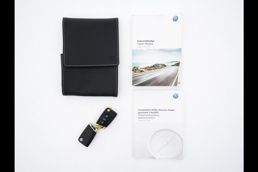 Volkswagen Tiguan Allspace 1.5 TSI R-line Highline Business (7-Pers.) (INCL-BTW) Aut * PANO | NAVI-FULLMAP | XENON | ALCANTARA | HEATED-ERGONOMIC-SPORTSEATS | KEYLESS | PRIVACY-GLASS | CAMERA | DAB | DIGI-COCKPIT | PDC | TOWBAR | ECC | 19"ALU*