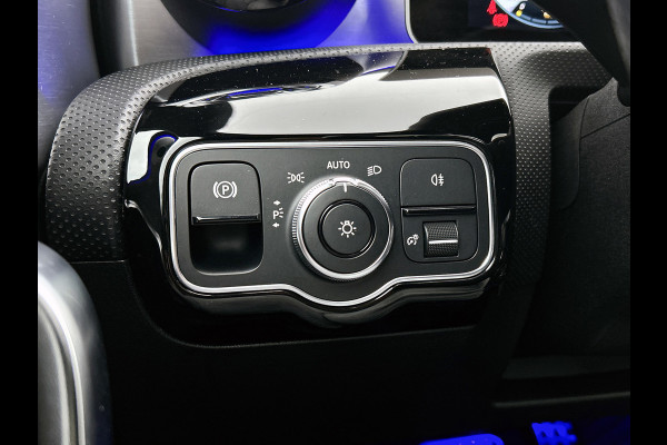 Mercedes-Benz CLA-Klasse 220 Premium Plus AMG-Line(Goed OnderH, Panorama, SfeerV, Lane Assist, StoelV, Camera, Navi, Etc)