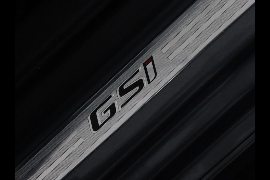 Opel Insignia 2.0 Turbo GSI 4X4 | 230pk | Origineel NL | Head-Up | Adaptive cruise | BOSE Sound | Stoelverwarming | Matrix LED | Camera | Alcantara | Carplay | Navigatie | Keyless | Stuurverwarming | 121.800km NAP