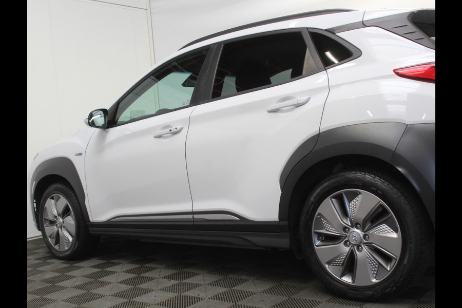 Hyundai Kona EV Fashion 64 kWh CLIMATE | ADAPCRUISE | CAMERA | CARPLAY | LMV17 | LED | DAB | HEAD-UP | NAVI | PDCA | 3FASE