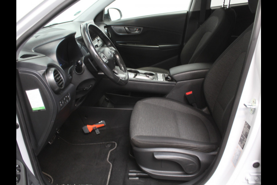 Hyundai Kona EV Fashion 64 kWh CLIMATE | ADAPCRUISE | CAMERA | CARPLAY | LMV17 | LED | DAB | HEAD-UP | NAVI | PDCA | 3FASE
