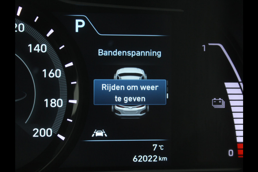 Hyundai Kona EV Fashion 64 kWh CLIMATE | ADAPCRUISE | CAMERA | CARPLAY | LMV17 | LED | DAB | HEAD-UP | NAVI | PDCA | 3FASE