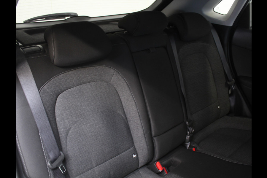Hyundai Kona EV Fashion 64 kWh CLIMATE | ADAPCRUISE | CAMERA | CARPLAY | LMV17 | LED | DAB | HEAD-UP | NAVI | PDCA | 3FASE