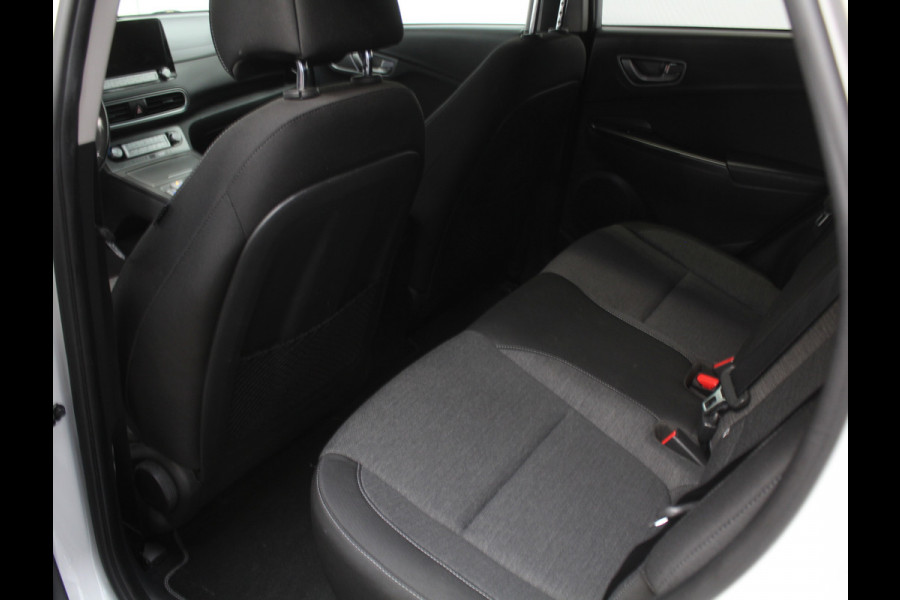 Hyundai Kona EV Fashion 64 kWh CLIMATE | ADAPCRUISE | CAMERA | CARPLAY | LMV17 | LED | DAB | HEAD-UP | NAVI | PDCA | 3FASE